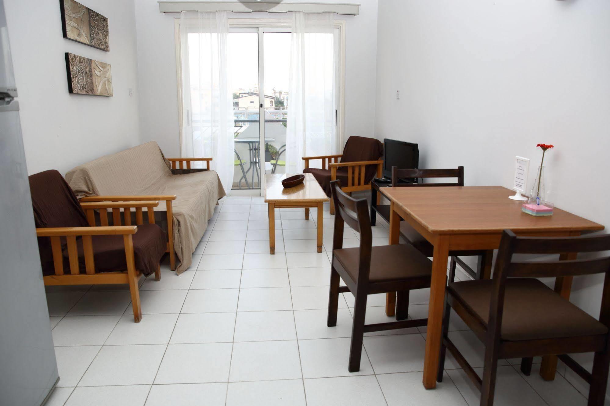 Alora Apartments 라르나카 외부 사진